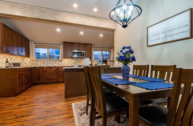 Updated*1895 Victorian*Modern Kitchen*MTN Views