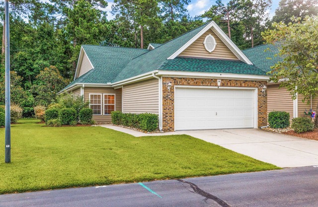 Updated 3/bed 2/bath Garden home in True Blue