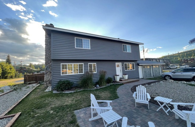 ⛰Updated 4 BD/5 BA⛵️1 Block to Lake🏊‍♀️5 min walk to restaurants/bars/shops☀️