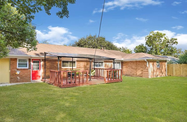 Updated 5BR Baytown Home Sleeps 12 Patio&Grill
