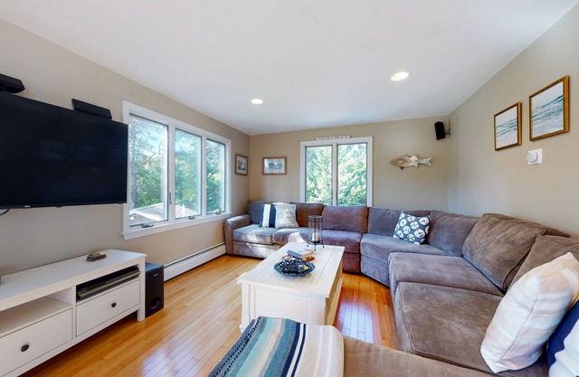 Updated Chatham Inn Home | Spacious Deck & Private Heated Pool