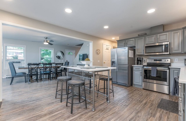 Updated Colonial Close To Town - Available All Year ~ Excellent Hot Tub!