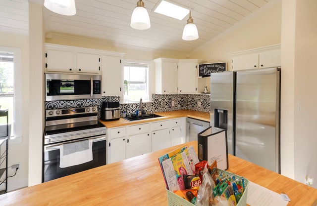 Updated Comanche Home w/Country Views!
