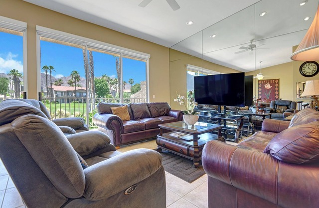 Updated condo with PGA West golf course, mountain views from upper-level patio