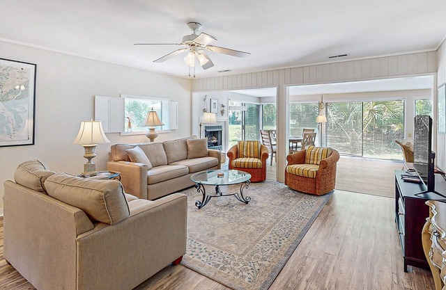 Updated Ground Floor Villa with Golf Views and Dog Friendly