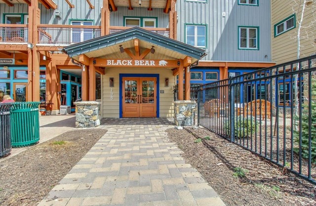 Updated River Run Village 2BR Black Bear condo 50yds to gondola - w/swim area!