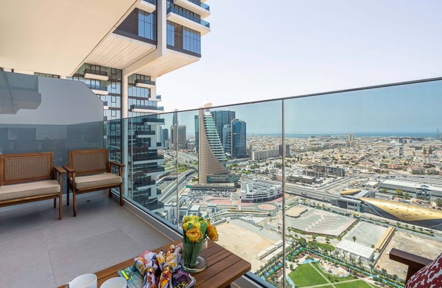 Upscale 1BR minutes away to Metro Station!