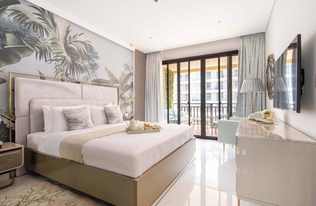 Upscale 1BR with Sea Views in Palm Jumeirah