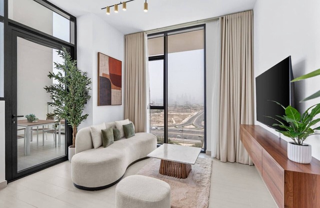 Upscale 2Bedroom w/Private Balcony Pool in JVC