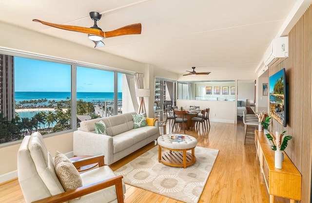 Upscale 2BR/2BA Ocean View in Waikiki + Parking!