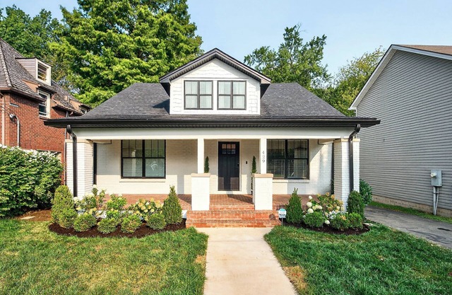 Upscale 6 Bedroom Home Near Stadium and Restaurants