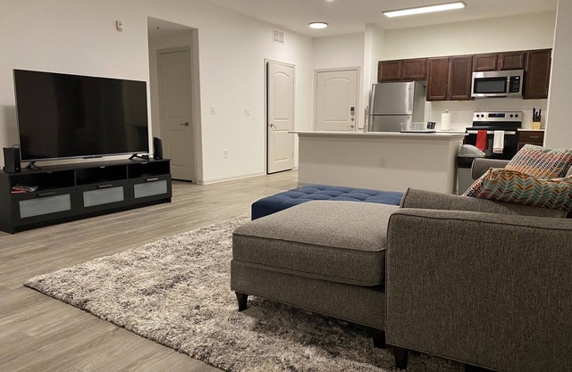 Upscale and comfy space - 1 min from stonebriar mall center in Frisco