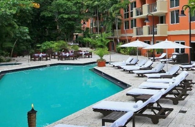 Upscale Condo Steps from CocoWalk - Pool, Gym