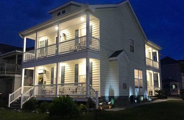UPSCALE Ideal location 4 beach vacay! H20 views!