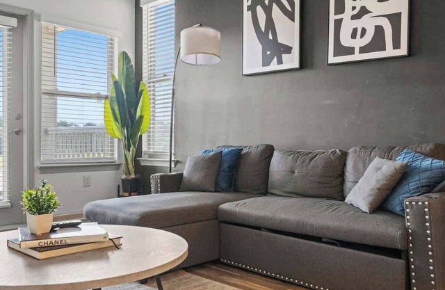 Upscale King 2BR Suite Mins to Uptown Charlotte!