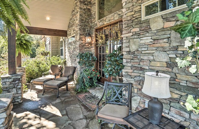 Upscale Mountain Escape w/View, 10 Mi to Dwtn!