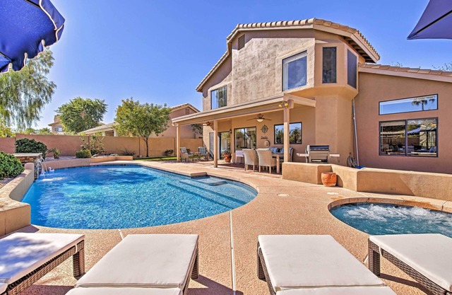 Upscale Phoenix Abode: Walk to South Mountain Park