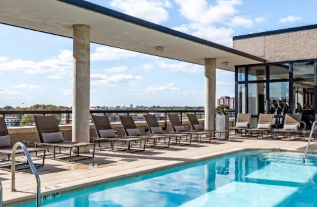 Upscale Rosslyn Near D.C. with Pool, Gym, 1 Free Parking
