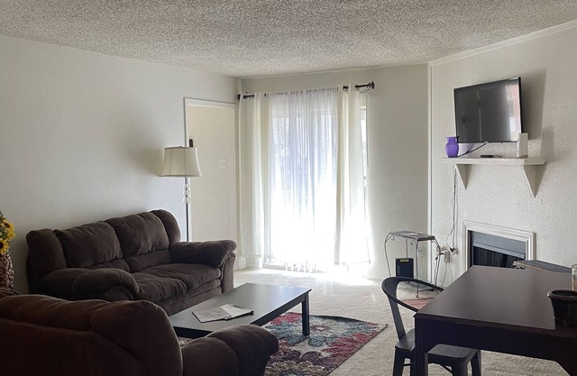Upstairs 2 bedroom 2 bath overlooking to pool