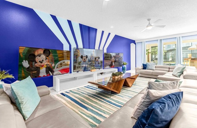 Upstay: Family Resort 15BR Home w/Pool & Tiki Bar