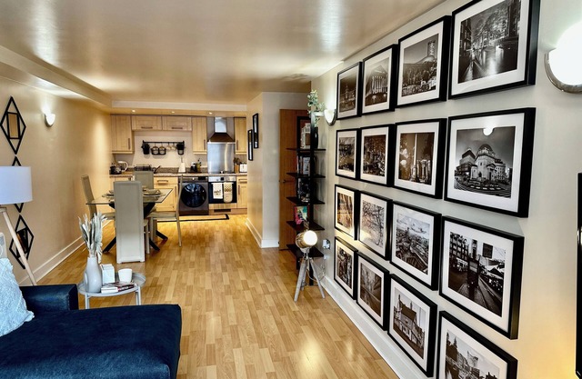 Urban Chic: 2BR + FREE Parking
