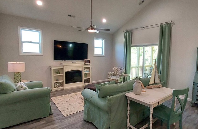 Urban Coastal 3-Bedroom Sleeps 11 / 134
