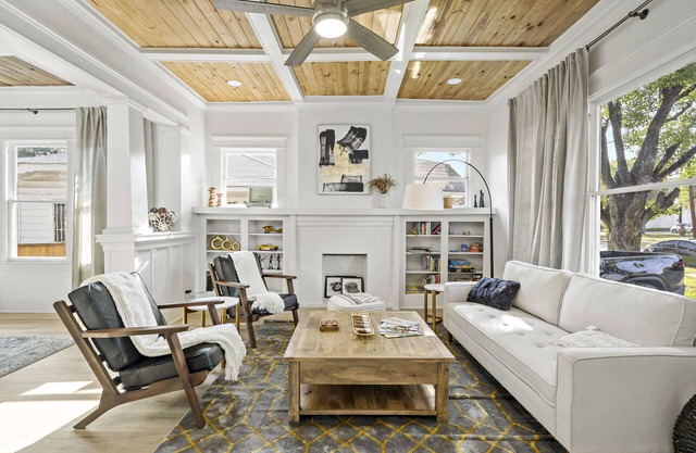 Urban Elegance Retreat ideal location 5 minute walk to The Pearl, N. Riverwalk
