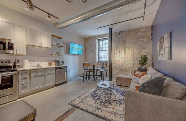 Urban Escape | Gym, Hot Tub , Game Lounge , WiFi