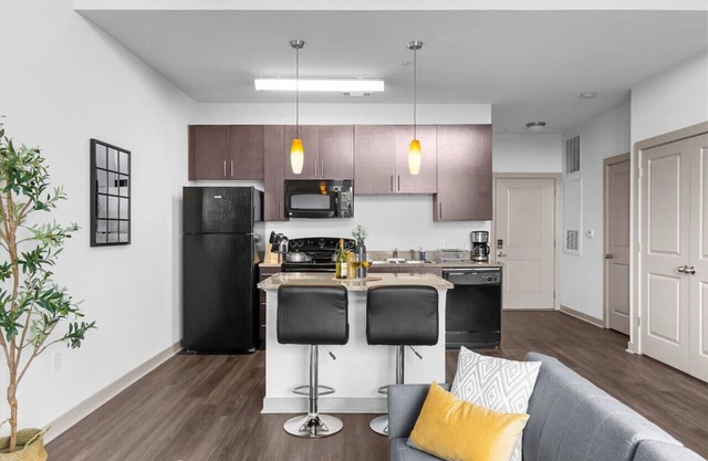 ~ Urban King Loft: Perfect for City Explorers ~