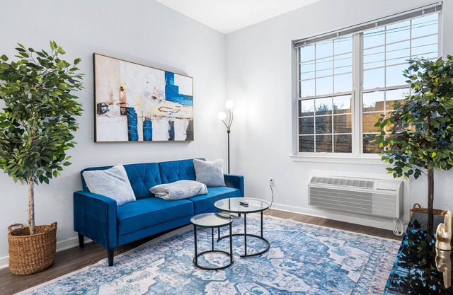 Urban Luxury Condo: Only 20 Minutes away from Manhattan Fit up to 6 People