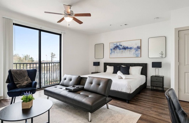 Urban Mid-Rise Studio | King-Size Stay 3z9