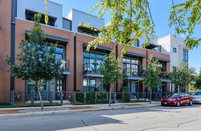 Urban Modern Pearl Group Rental - Sleeps 20
