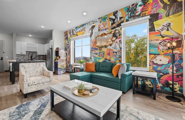 Urban Retreat: Sleeps 4, Games & Mins to DT!