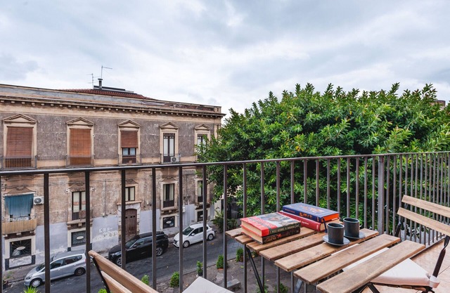 Ursino apartment with balcony by Wonderful Italy