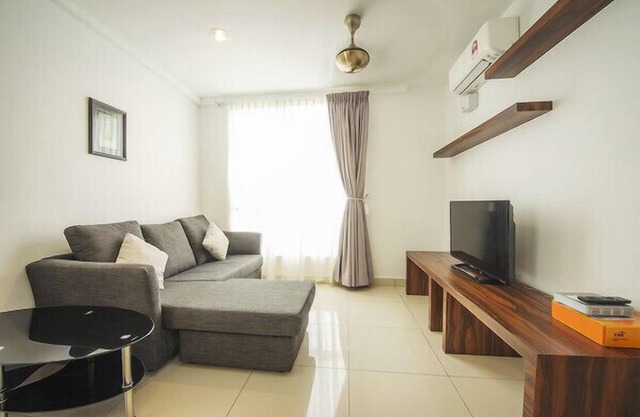 V) 2 Room Suite In George Town Nice View