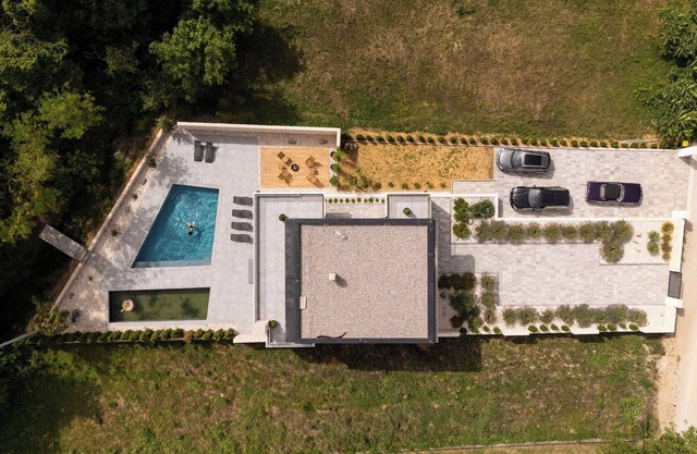 V106 - Villa with the pool Ljubuškin