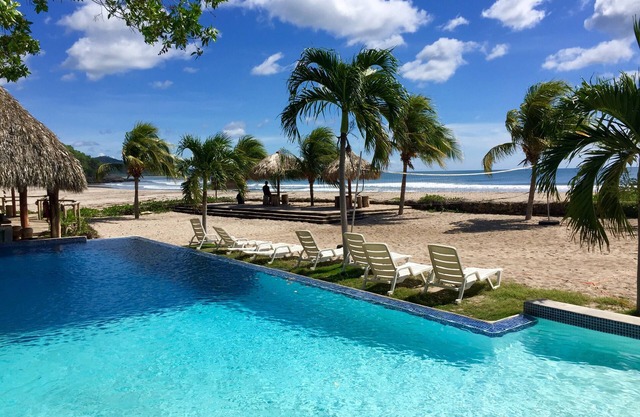 V14 - Beachfront Deluxe Penthouse - Hacienda Iguana - Surf & Golf