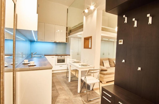 V27 Apartment | hostAID