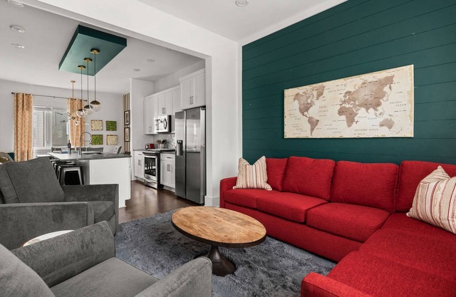 V804 ~ 8 Min to Broadway ~ Walk to Attractions ~ New Listing ~ Tons of Great Previous Reviews ~ WiFi