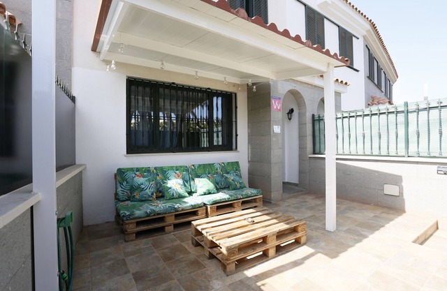 Vacation 'Masvacation Hr 4roomterraceparking' with Private Terrace, Wi-Fi and Air Conditioning