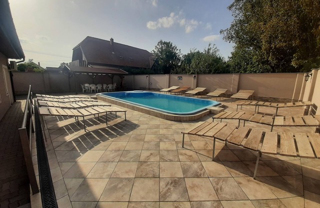 Vacation apartment/apartment for 6 guests with 100m² in Balatonlelle (125023)