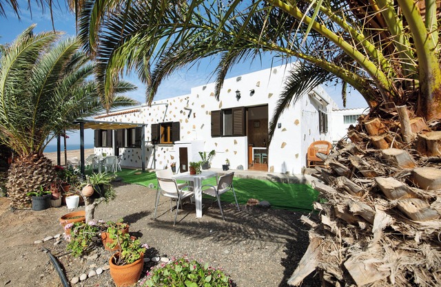 Vacation Home 'Apartamento La Solapa' with Mountain View, Shared Garden and Wi-Fi