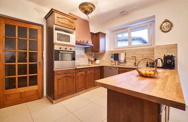 Vacation Home "Chez Emile" with Mountain View, Private Terrace & Wi-Fi