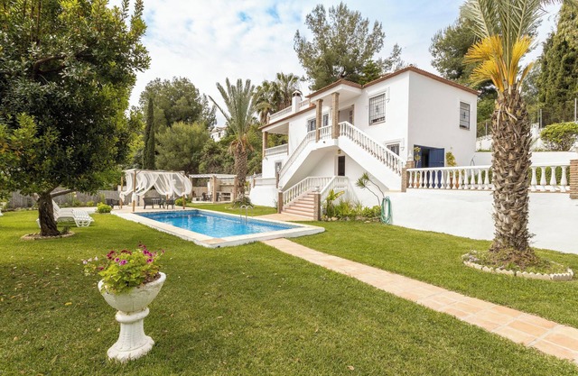 Vacation Home "El Valle de Arantxa" with Mountain View, Pool & Wi-Fi