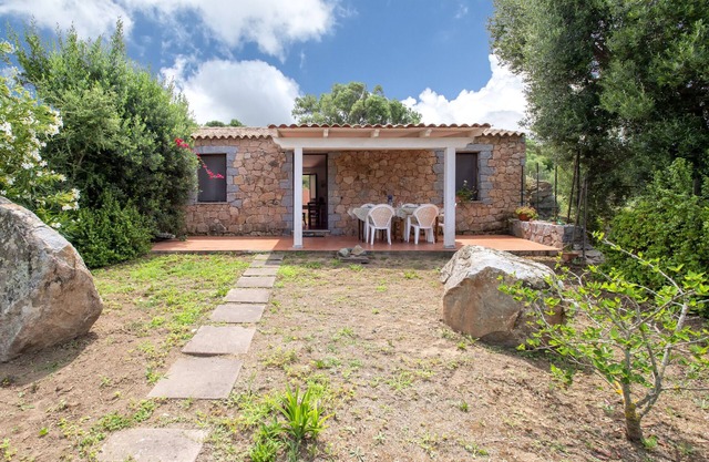 Vacation Home "La casa vista isola" with Sea View, Terrace & Garden