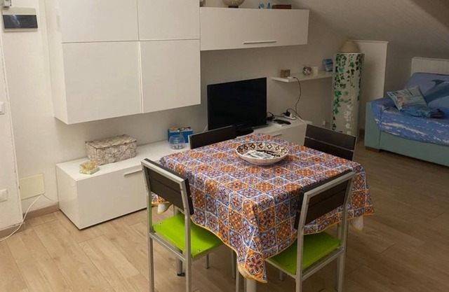 Vacation Home "Resy" with Lake View, A/C & Wi-Fi
