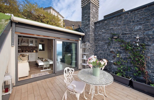 Vacation Home "Summer and Winter" with Lake View, Private Heated Indoor Pool & Wi-Fi