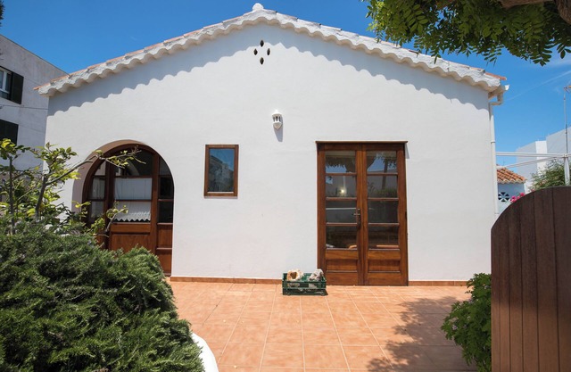 Vacation Home "Villa Republica Argentina" near Beach with Private Terrace & Wi-Fi