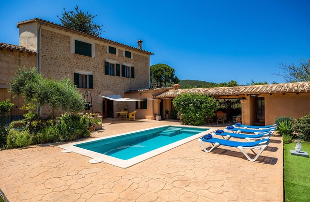 Vacation home with garden and view – Villa Frontera
