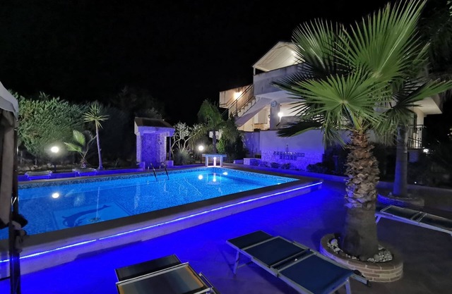 Vacation home with pool in an oasis of peace a few kilometers from the Valley of the Temples